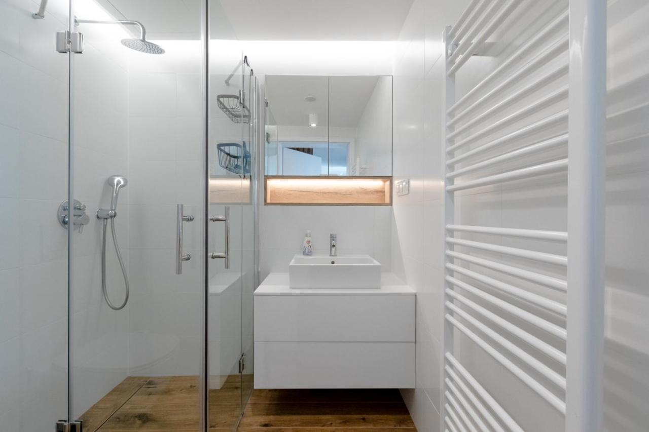 Pinea De Lux By Major Domus